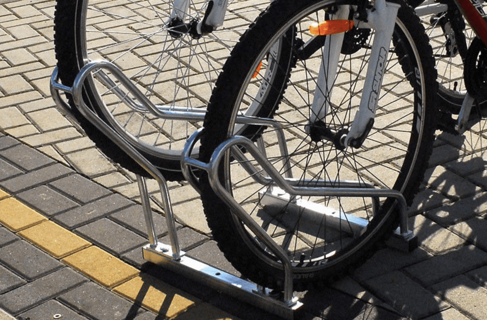 Stojan modulový typ 04 pre 02 bicykle