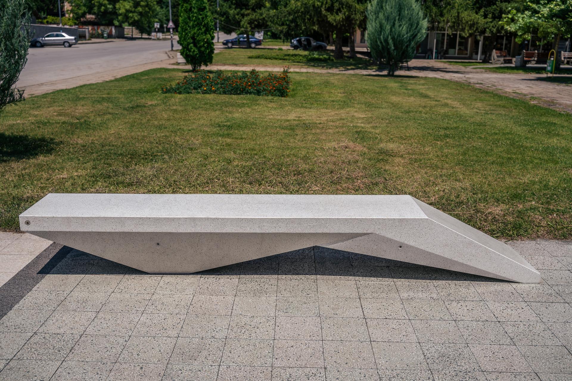 Betónová lavička typ 54