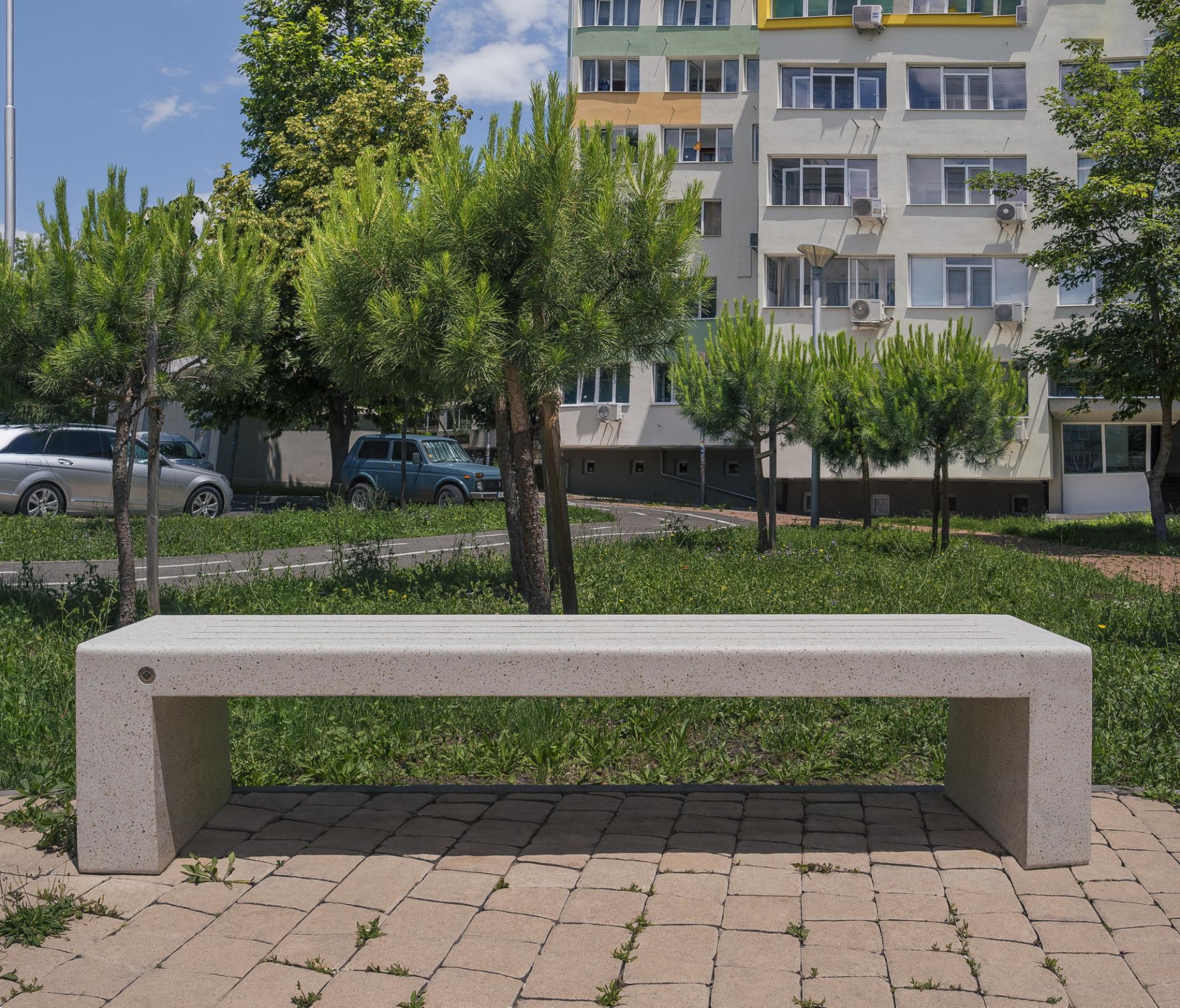 Betónová lavička typ 09