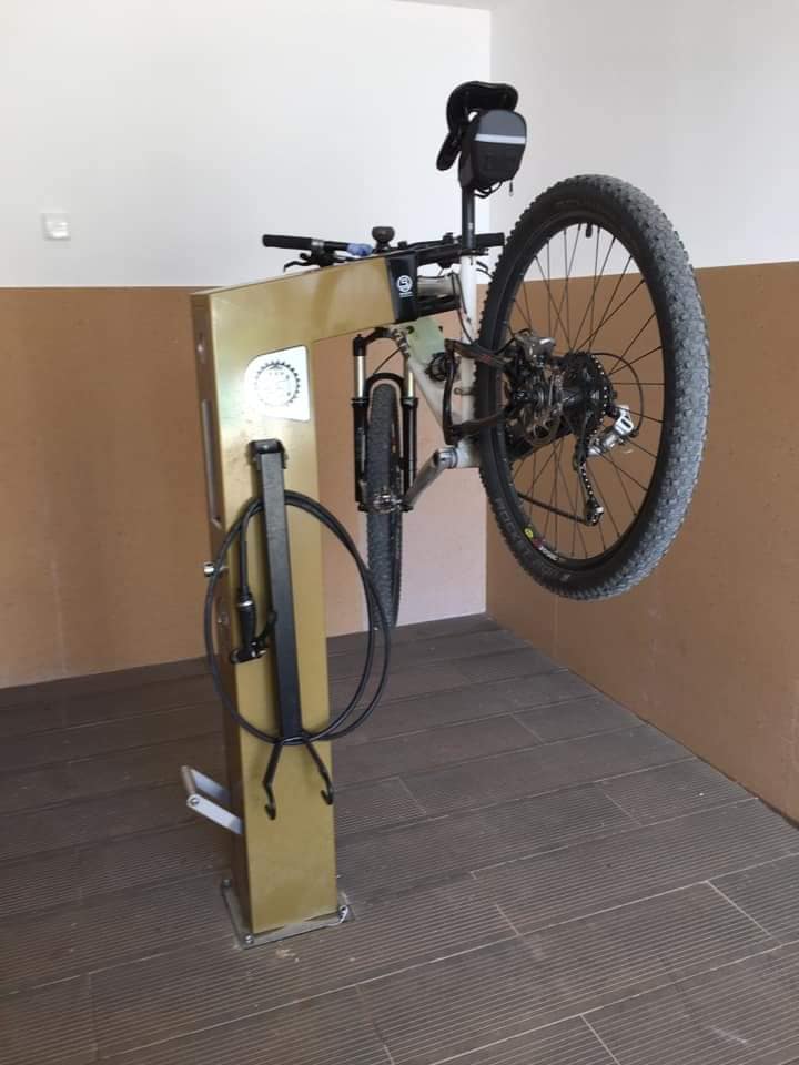 Servisný stojan typ 08