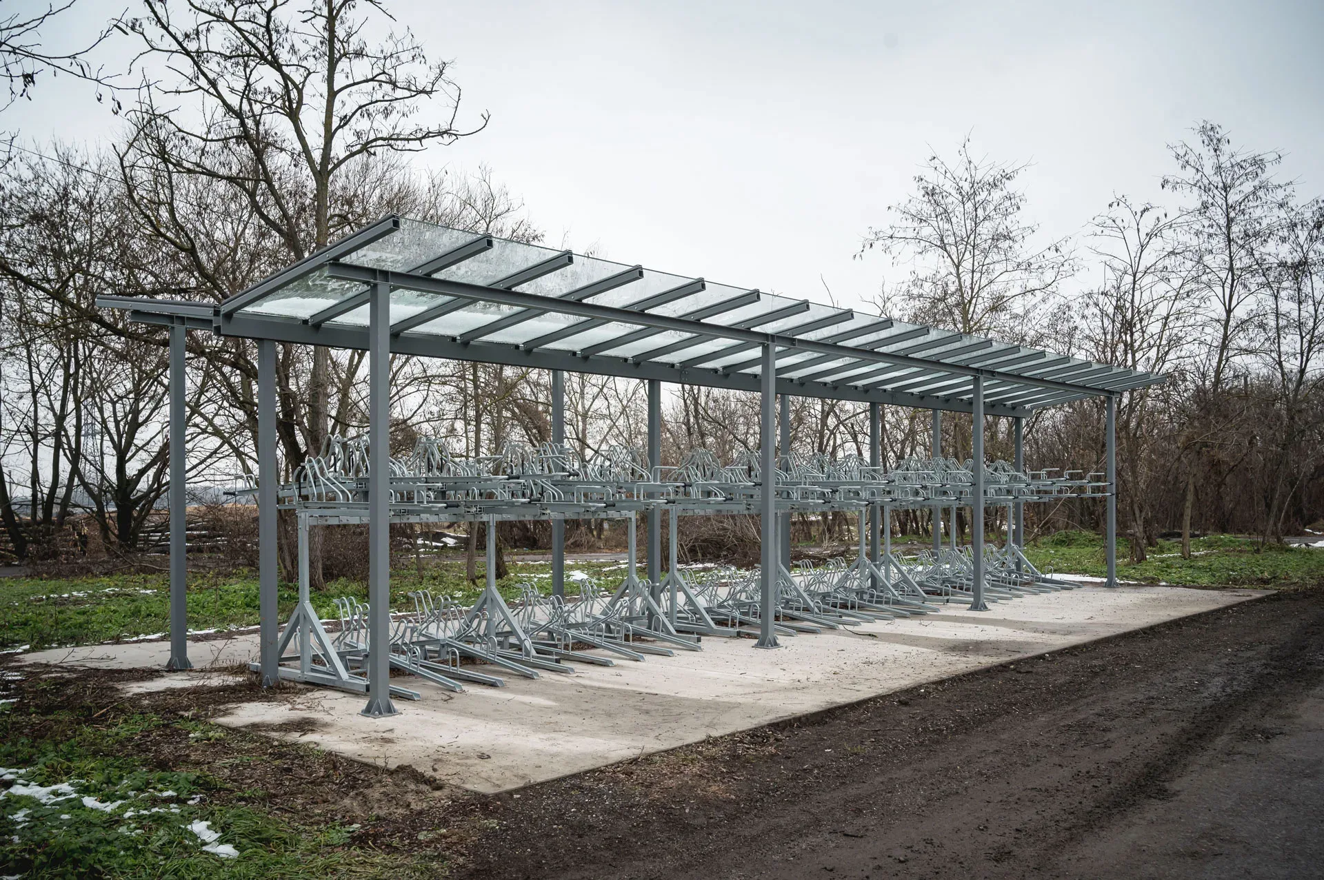 Prístrešok pre bicykle pri cyklotrase – Veľké Leváre