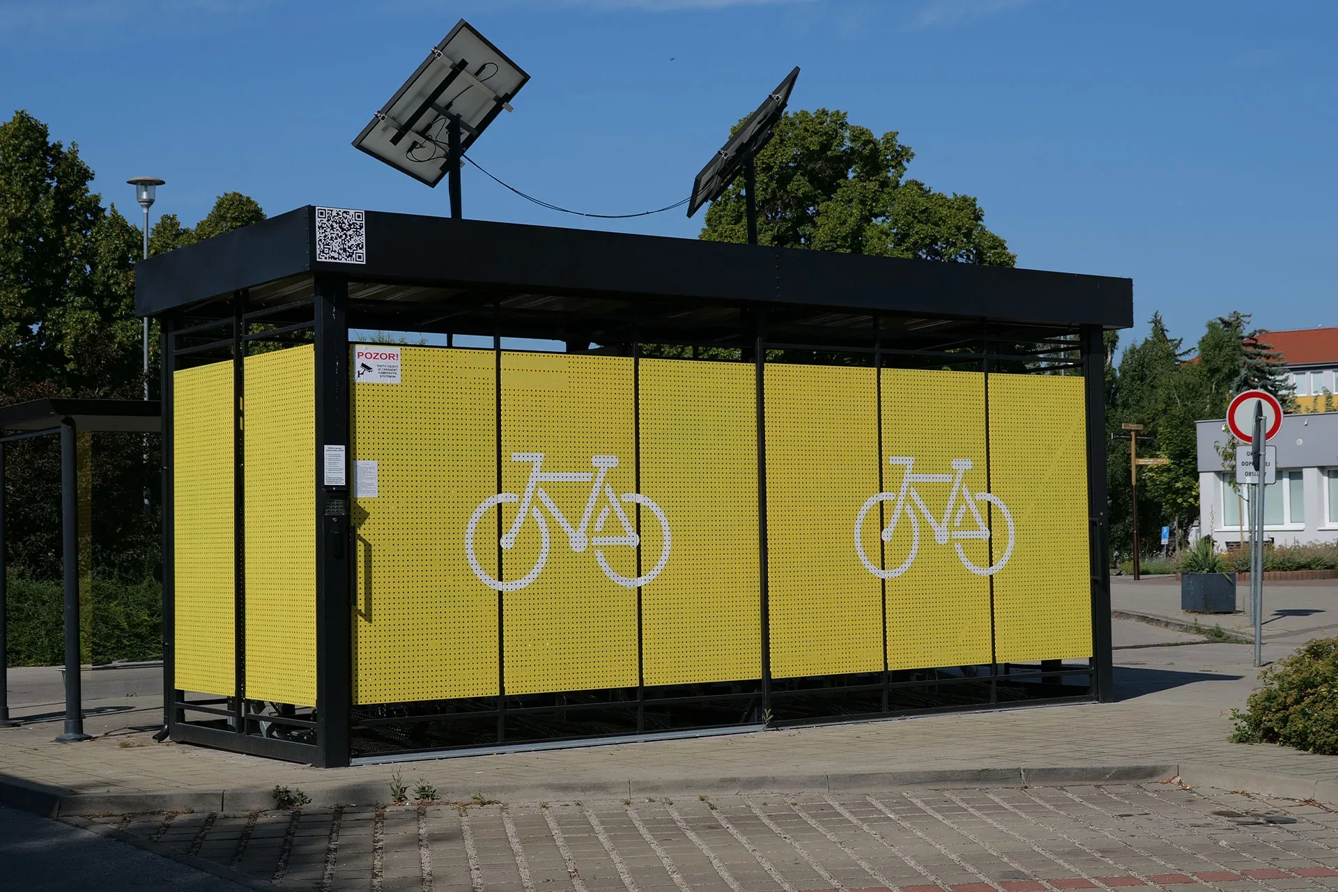 Úschovňa bicyklov s fotovoltikou – Cífer